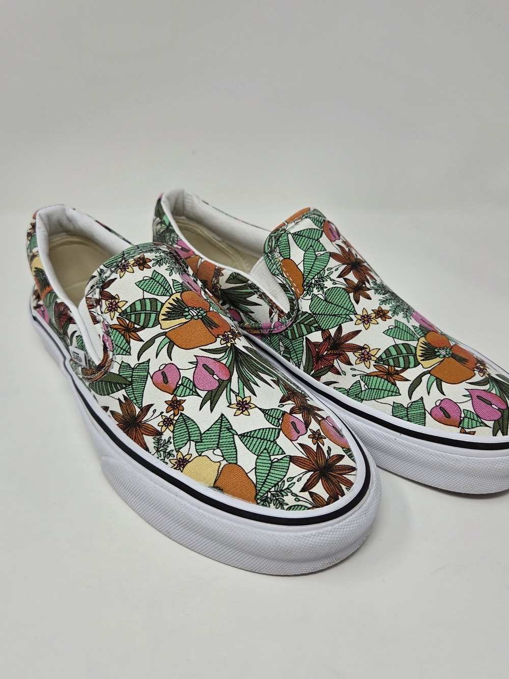 Vans Slip-on Canvas Sneakers in Tropical Print - Size 8